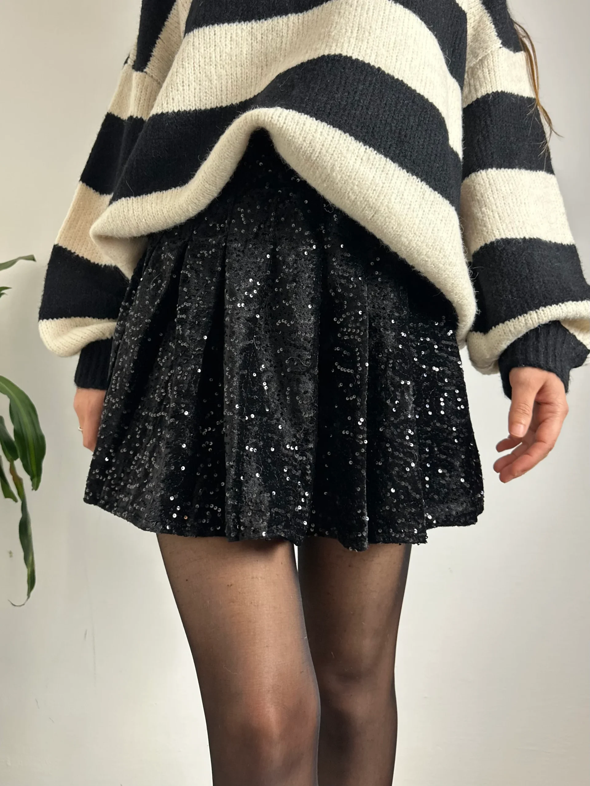 MINIGONNA VELLUTO A PIEGHE PAILLETTES NERO - immagine 2