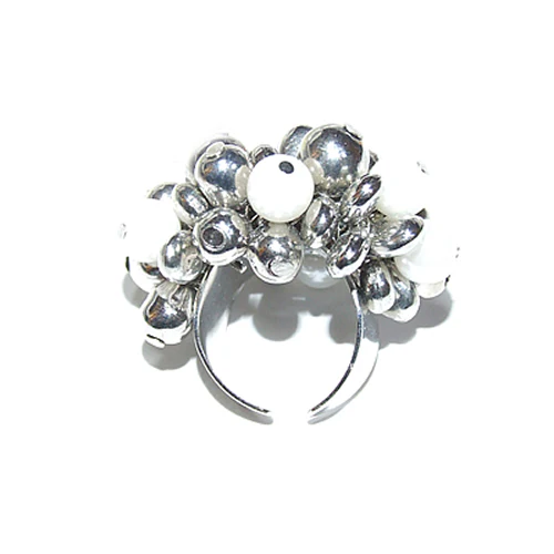 Anello donna POUFF tono argento con perle bianche – regolabile - immagine 3