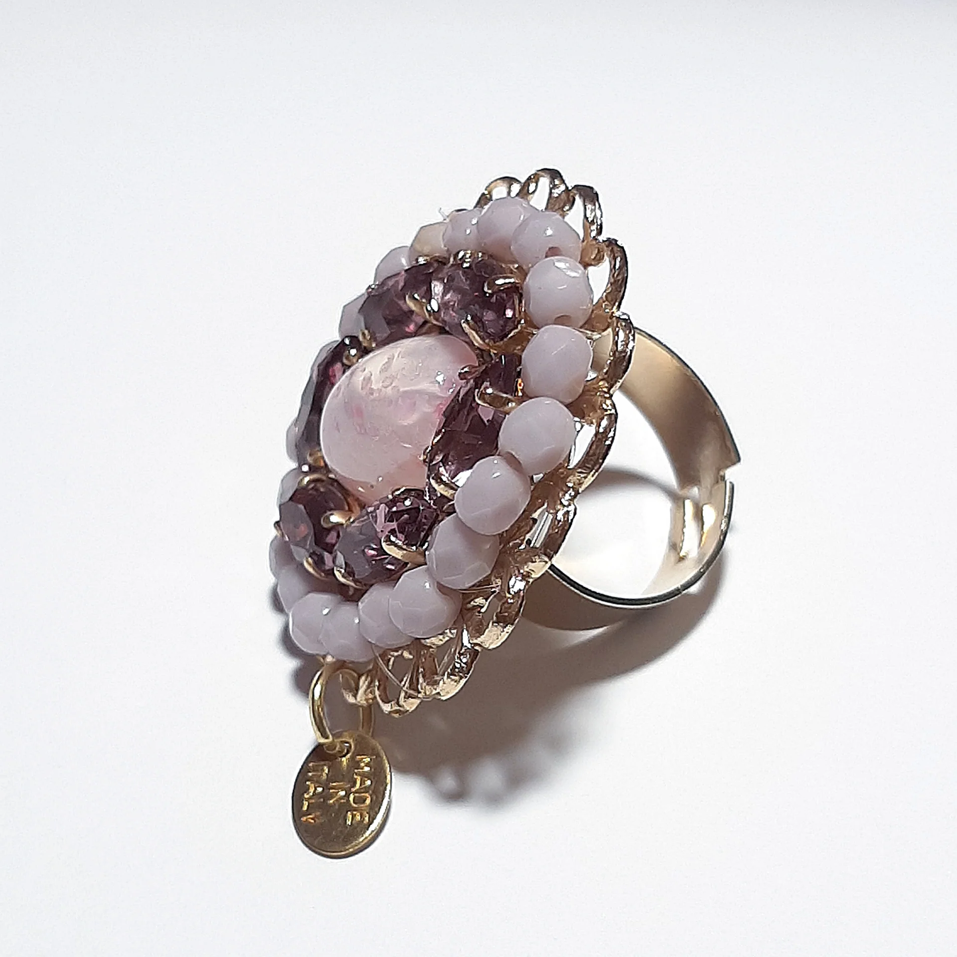 Anello donna tono oro con cristalli e perline viola – regolabile – centrale ovale - immagine 3